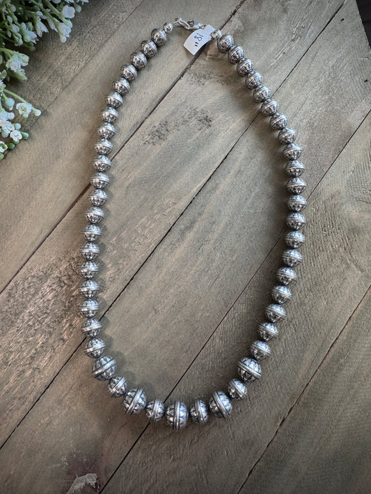 Navajo Pearl Necklace - Arrow Pattern